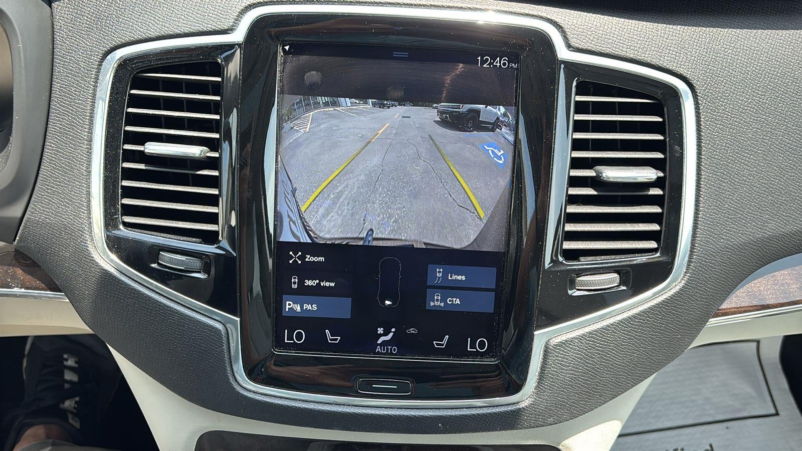 2017 Volvo XC90 T6 Momentum